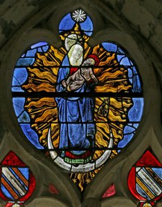 Fenêtre représentant la Femme vêtue de soleil et avec la lune sous ses pieds du Livre de la Révélation de Saint Jean - French School